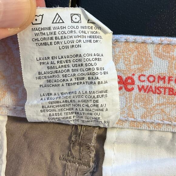 Lee Women’s Comfort Waist Khaki Capris Pants Size M Button Hem Cropped Chino - Picture 5 of 8